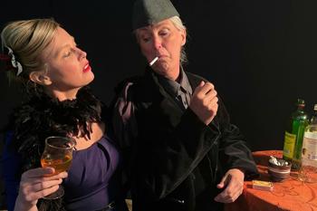 Theater Oostzijde speelt 'Schrijven aan een dode?'