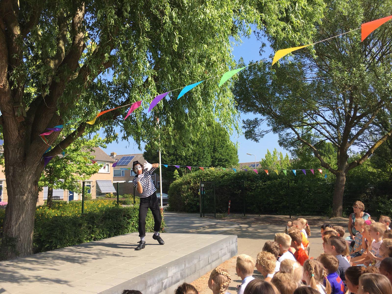 Voorstelling op het (school) plein