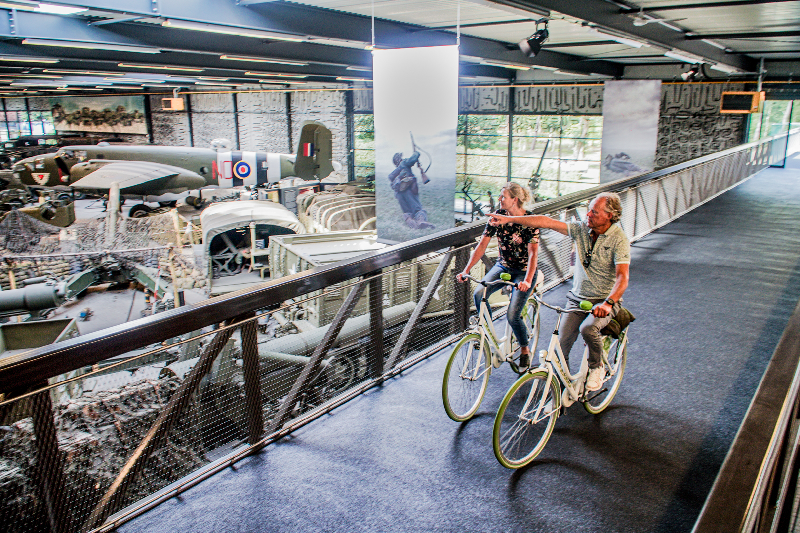 Unieke fietsbrug dwars door het Oorlogsmuseum Overloon
