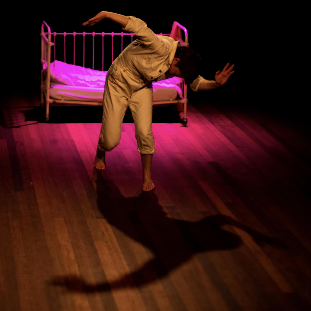 Oscar overlegt met Oma Rozerood over uitspraken van zijn ouders.