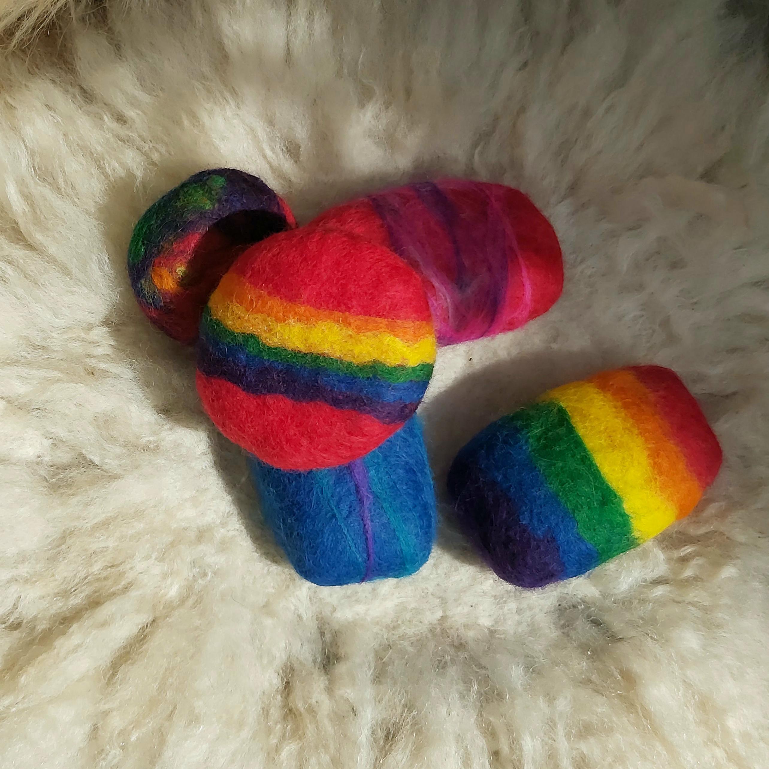 Vrolijk, geurende vilt workshop, om een object heen vilten