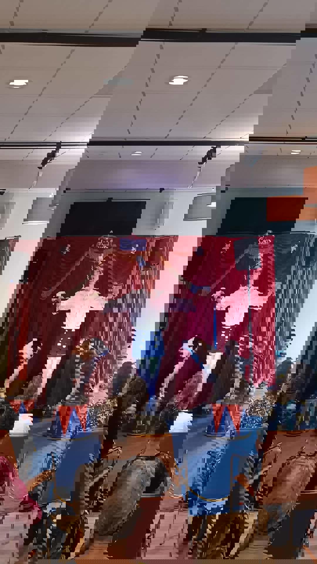 Cirknus dieren: honden katten slangen konijnen