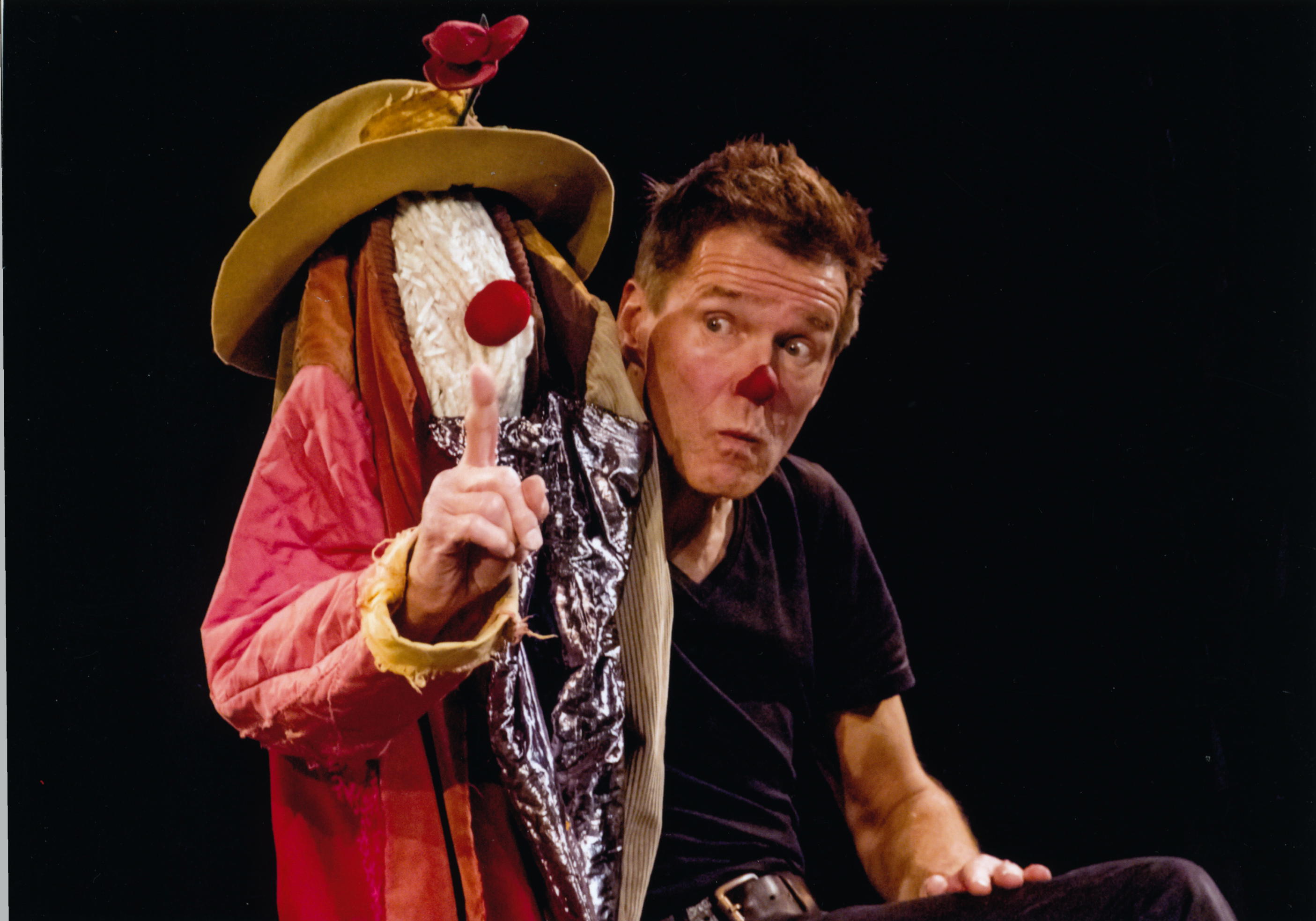 Een bezem komt tot leven en neemt het initiatief