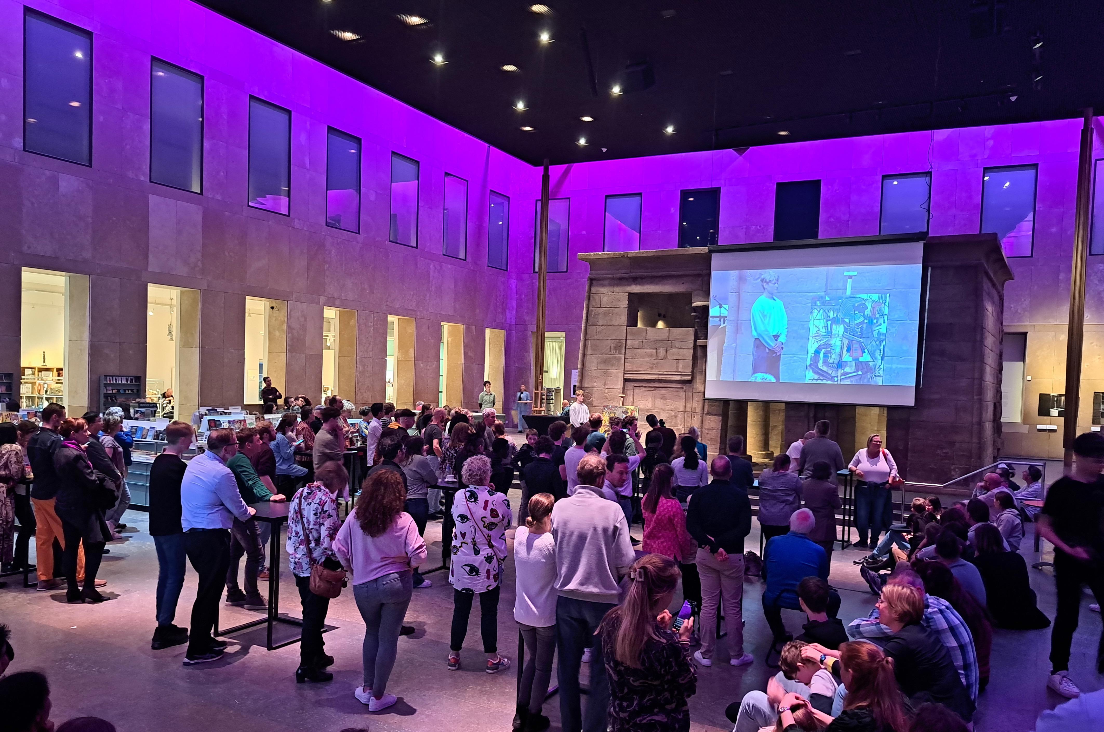 Live presentaties in de Tempelzaal van het Rijksmuseum van Oudheden